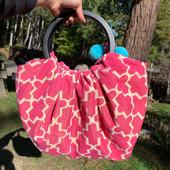 1154 Lill Studio vibrant roomy reversible suede bucket bag, wooden handles - Picture 10 of 16